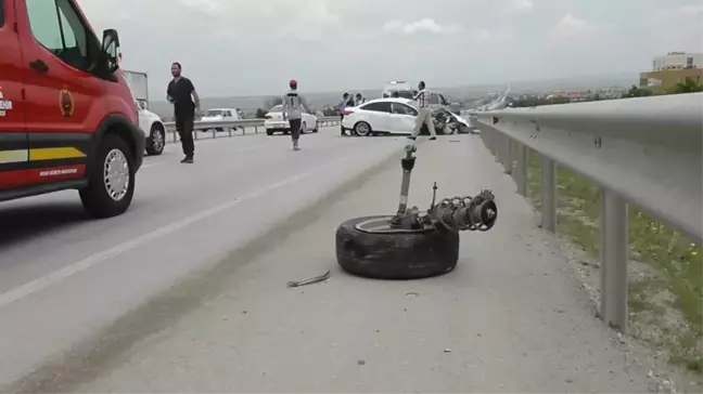 Kulu'da Hafif Ticari Araç Ile Otomobil Çarpıştı: 5 Yaralı