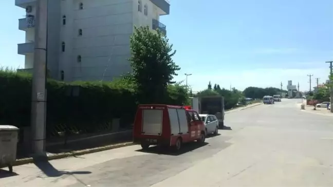 Asansörde Mahsur Kalan İki Kişi Kurtarıldı