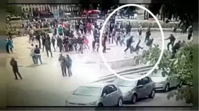 Paris'te Polise Çekiçle Saldıran Zanlı Hakim Karşısında