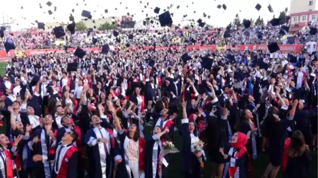 Çomü'de 8 Bin 500 Öğrencinin Mezuniyet Coşkusu