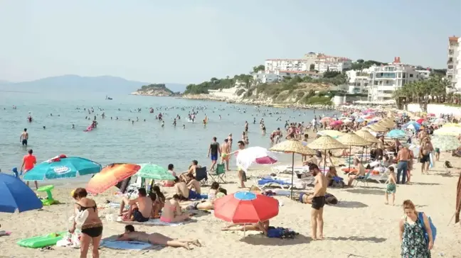 Kuşadası'nda Arife Günü Sahiller Doldu
