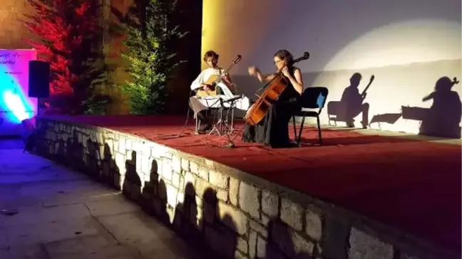 Yıkılmak İstenen Tarihi Açık Hava Sinemasında, Ünlü Sanatçılar Konser Verdi