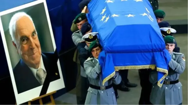 Avrupa Birliği Helmut Kohl'ü Uğurladı