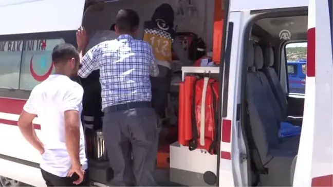 İzmir'de Hafif Ticari Araç Devrildi: 5 Yaralı