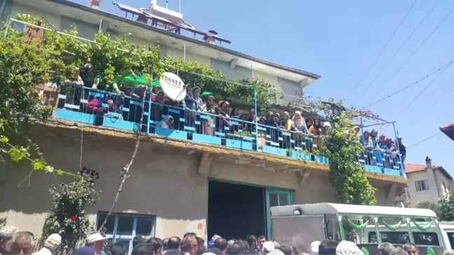 Kazada Hayatını Kaybeden Yrd. Doç. Çakmak, Uşak'ta Toprağa Verildi