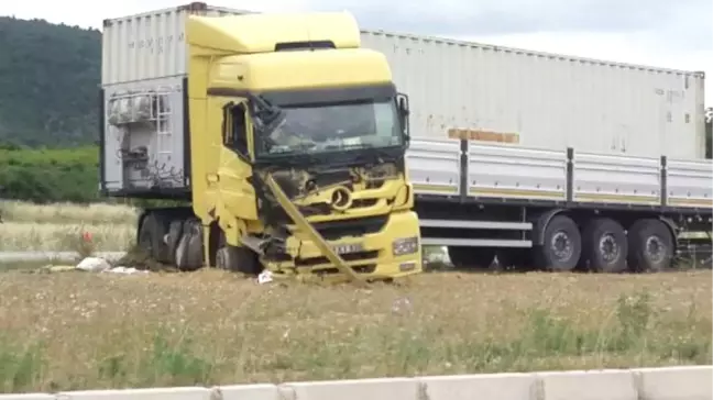 Tokat'ta Kamyonet ile Tır Çarpıştı: 3 Ölü, 2 Yaralı