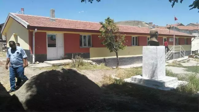 Müdür Halil Çetin: Altıntaş'ta Tüm Okullarımız Bakım ve Onarıma Alındı