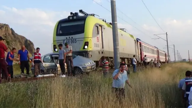 Raybüsün Otomobile Çarptığı Kazada Ölü Sayısı 2'ye Yükseldi