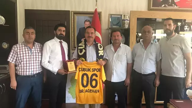 Başkan Acehan'a Onursal Başkanlık Plaketi