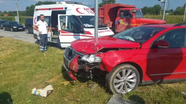 Akyazı'da Trafik Kazası: 3'ü Çocuk Toplam 4 Yaralı