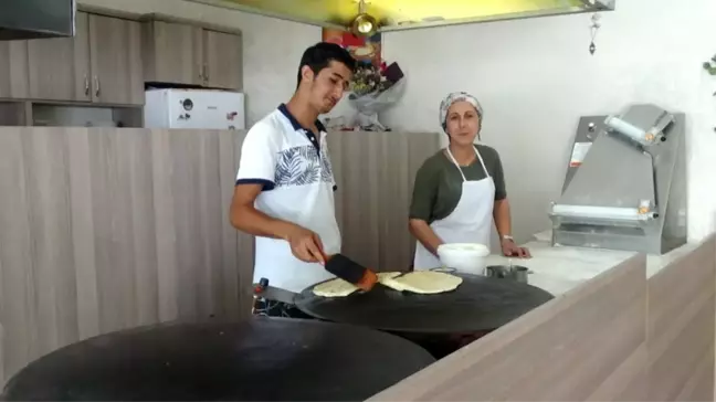 Oğlunu Gözünün Önünden Ayırmamak İçin İş Yeri Açtı