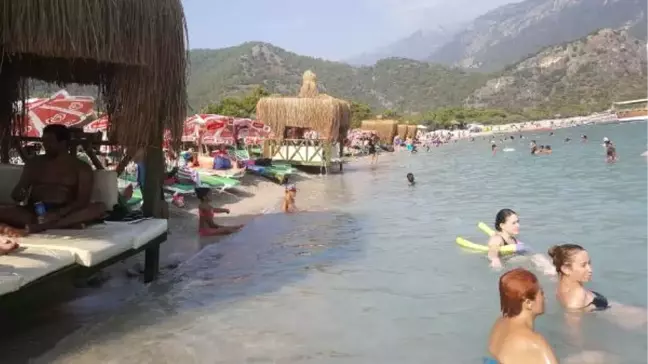 Dünyaca Ünlü Plajda Denize Sıfır Loca Tepkisi