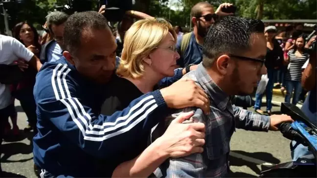 Venezuela'da Görevden Alınan Başsavcı Kolombiya'ya Sığındı