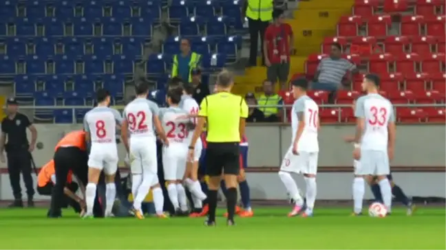 Dha Yurt - Mersin İdmanyurdu- Amed Sportif Maçında Deniz Naki'ye Yumruklu Saldırı