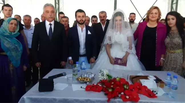 Vali Toprak, Şehidin Kızı İçin Nikah Şahitliği Yaptı