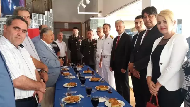 Foça'da Protokol Üyeleri Birbiriyle Bayramlaştı