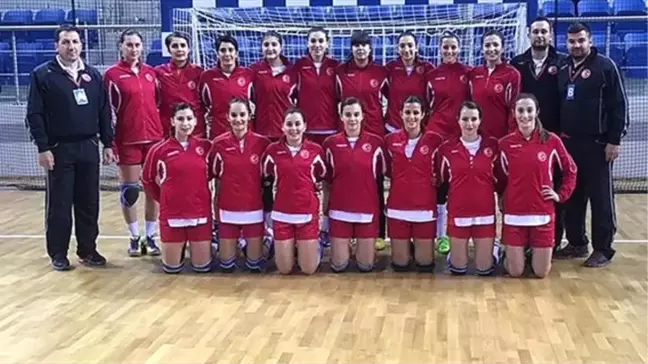 Kadın Hentbolcular Playoff Biletini Kaptı