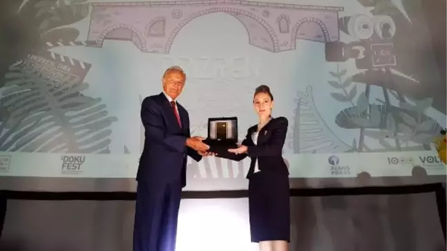 Ediz Hun'a Kosova'da 'Yaşam Boyu Başarı Ödülü' Verildi