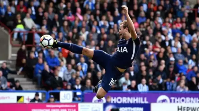Harry Kane Bir Şeyler Deniyor: Tottenham, Huddersfield'ta Farklı Kazandı