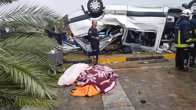 Antalya'da Tur Minibüsü Devrildi: 3 Turist Öldü
