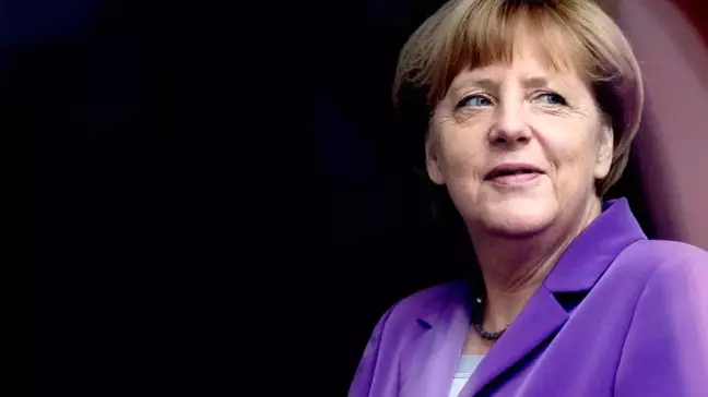 Emin Çapa: Merkel, 'Bende Niye Böyle Seçmen Yok?' Diye Çatlıyor!