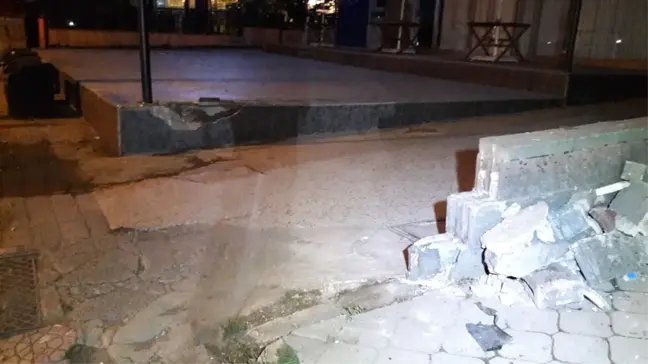 Bağdat Caddesi'nde Araç Kaldırıma Çıktı: 4 Yaralı
