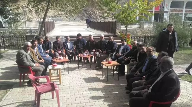 Bahçesaraylılar Güneşin Tadını Çay Bahçesine Giderek Çıkarıyor