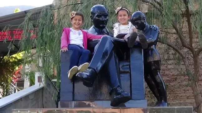 Konak Belediyesi'nden Demirciköy'e Atatürk Heykeli