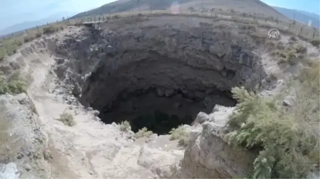 Doğunun Dev Çukuru Turistleri Cezbediyor