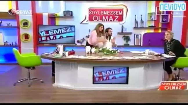 Bircan İpek, Canlı Yayında Nihat Doğan'ın Ağzını Bantladı