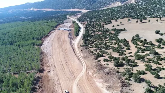 Korkuteli-Elmalı Duble Yolunda Çalışmalar Devam Ediyor