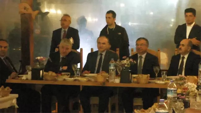 Bakan Yılmaz ve Özlü Eğitime Katkı Veren Hayırsever İş Adamlarını Ödüllendirdi