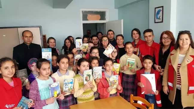 Çocuklar Dileklerini Dilek Feneri ile Uçurdu
