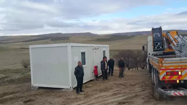 Aksaray'da Evi Yanan Vatandaşa Afad Konteyner Verdi