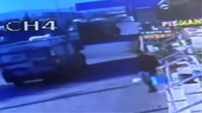 Lüks Otomobil Yolcu Alan Midibüse Böyle Çaptı