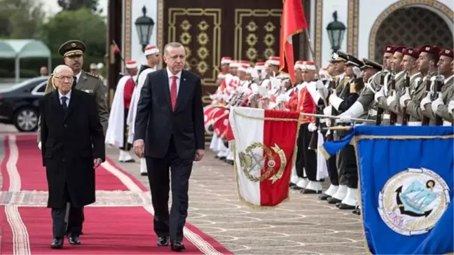 Erdoğan Tunus'ta Resmi Törenle Karşılandı