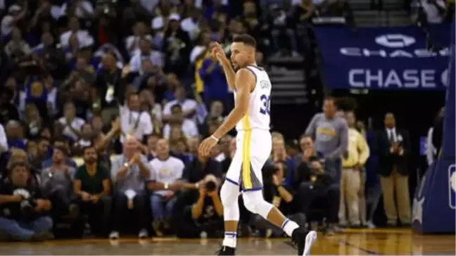 Curry'den Üç Çeyrekte 45 Sayı