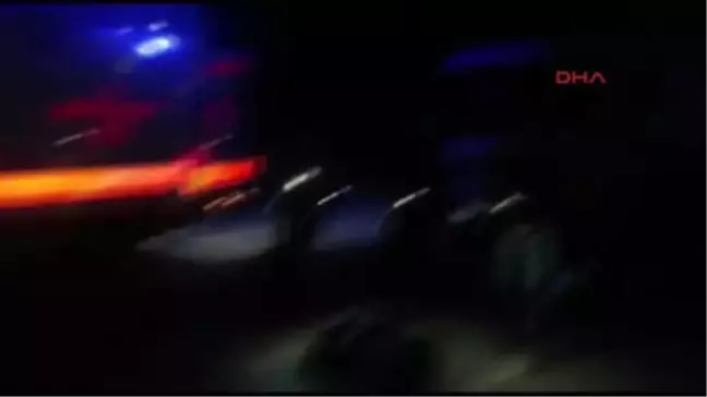 Bursa'da Damperi Açık Kamyon Köprüye Çarptı, 3 Kişi Yola Savruldu