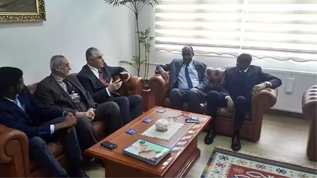 Somali Bayındırlık ve İskân Bakanı'ndan İhlâs Vakfı'na Ziyaret