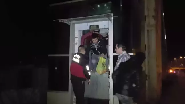 Engelli Asansöründe Mahsur Kalan Gençleri İtfaiye Kurtardı