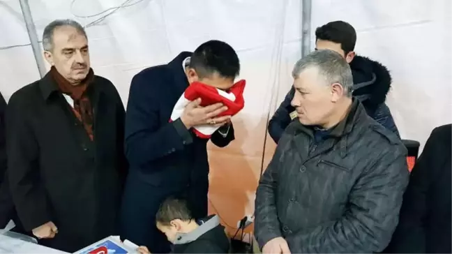 Şehit Halisdemir'in Kardeşi, Şehit Babasının Acısını Paylaştı