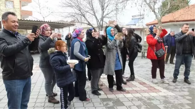 Burhaniye'de Umrecilere Coşkulu Uğurlama