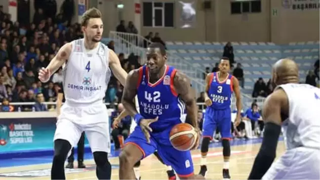 Anadolu Efes Deplasmanda Güldü