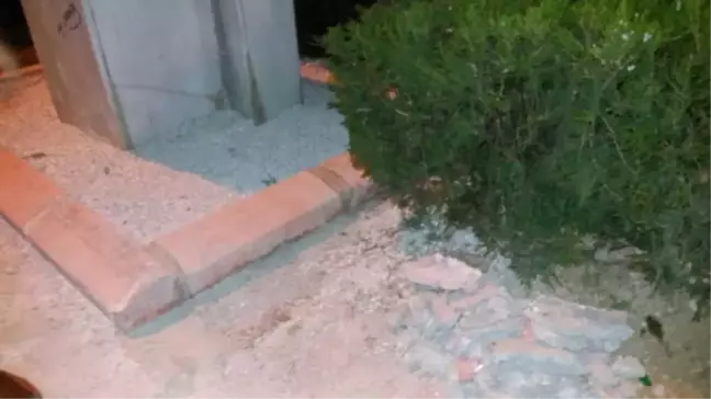 Atatürk Büstünün Koruma Direklerinin Çalındığı İhbarı Polisi Harekete Geçirdi