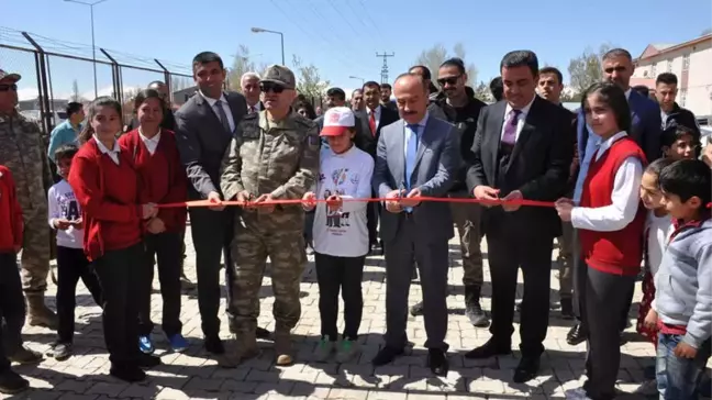 Yüksekova'da Bilim Fuarı Açıldı