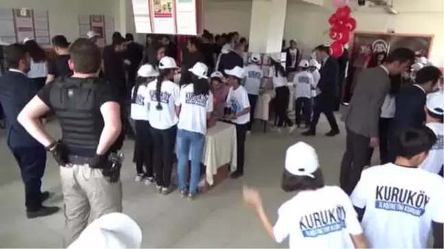 Yüksekova'da Tübitak 4006 Bilim Fuarı Açıldı