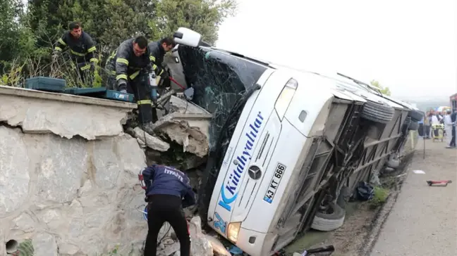 Güncelleme 2 - Kütahya'da Yolcu Otobüsü Devrildi: 2 Ölü, 15 Yaralı
