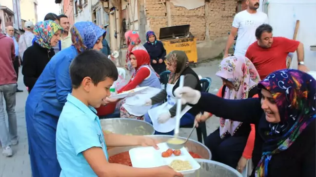 Osmaneli'de Mahalle Sakinleri İftarda Buluştu