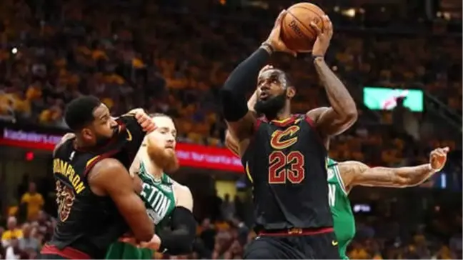 Lebron'un Tarihi Performansı Seriyi Eşitledi