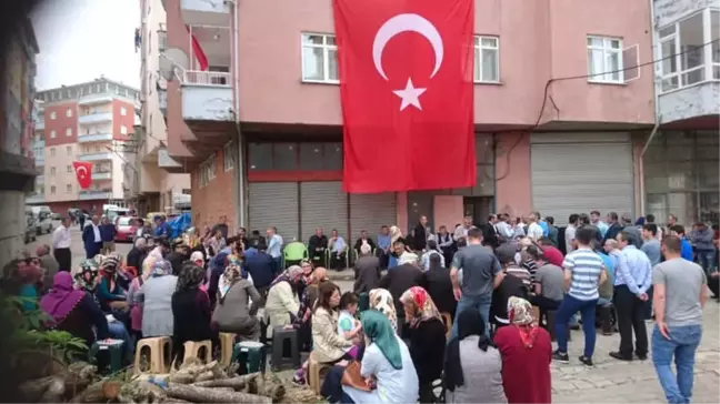 Şehit Babası,teselliyi Vali'ye Sarılmakta Buldu